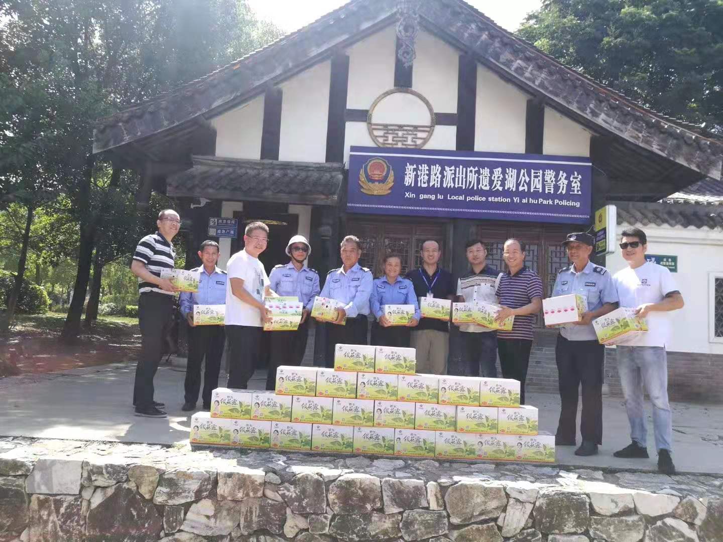 百佳公司酷暑“送清凉”活动