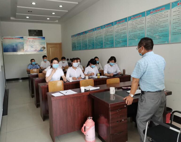 二公司管理人员召开季度总结会议