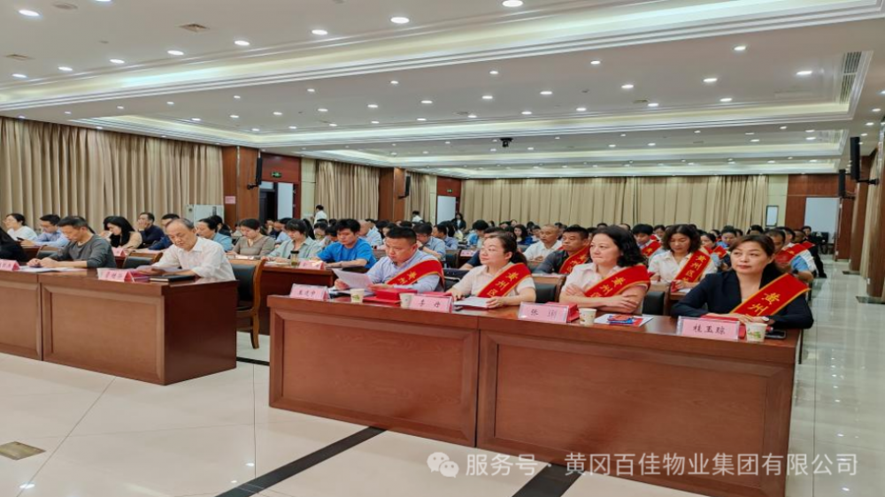 喜报】向劳动者致敬！百佳集团员工获“黄州区劳动模范”称号
