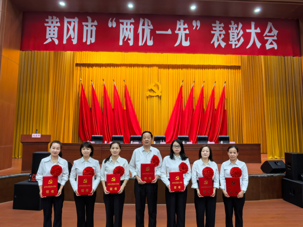 初心如磐担使命 深耕党务绽芳华